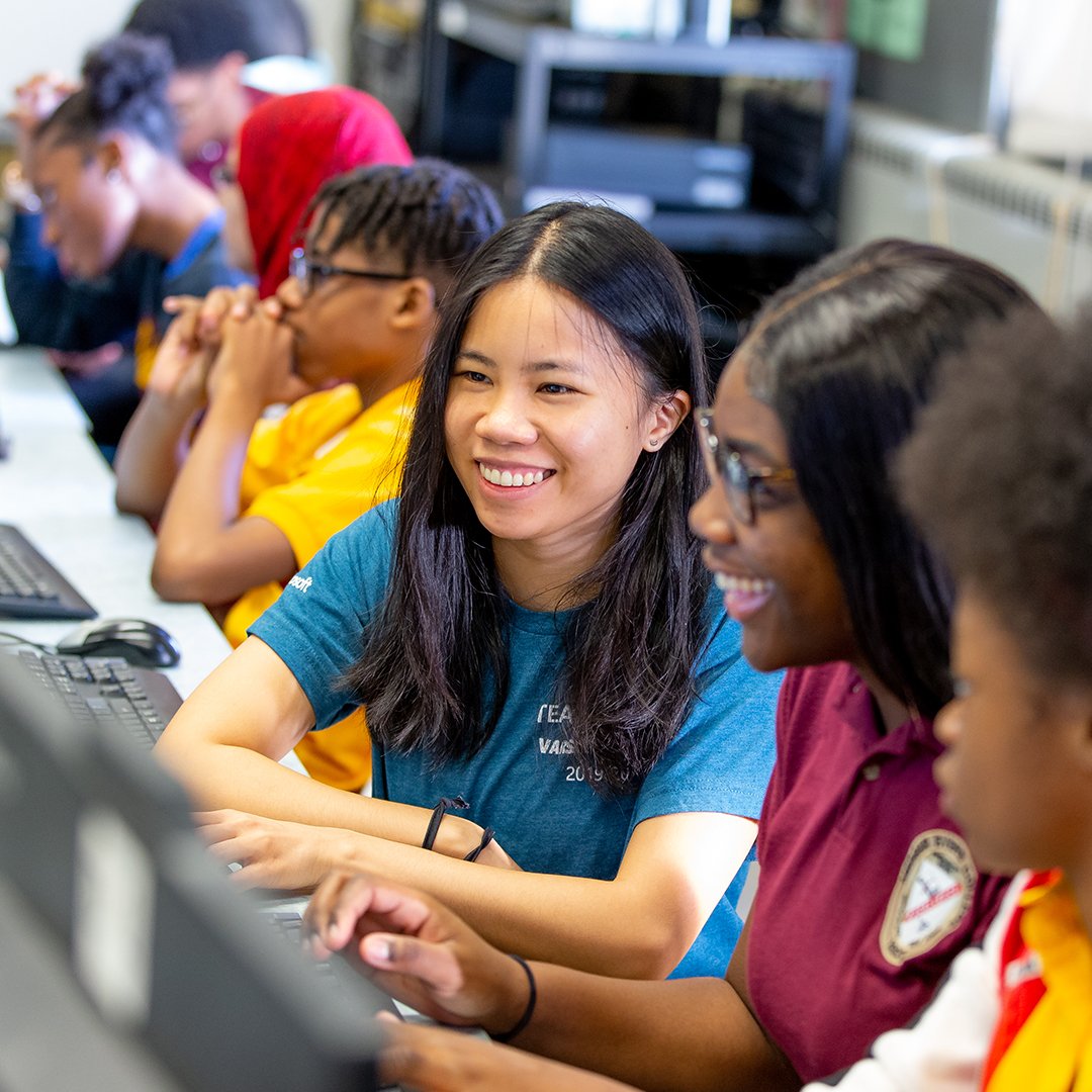 bringing-computer-science-to-davis-9th-grade-school-volunteers-needed